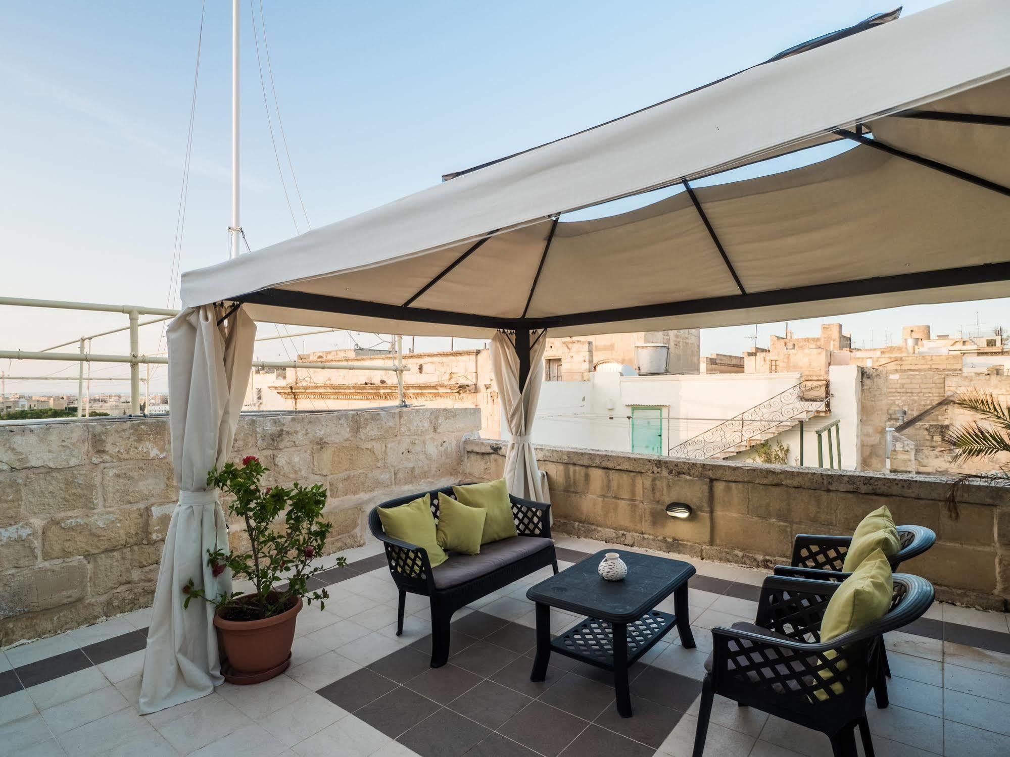 Julesy'S Bnb Cospicua Extérieur photo